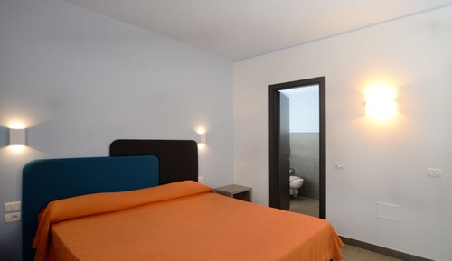 Panoramic Apartment, 2 Bedrooms, Lakeside (Pet Friendly)
