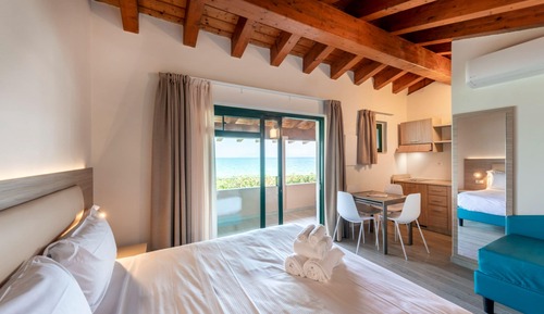 Panoramic Studio, Lake View, Beachfront (Pet Friendly)
