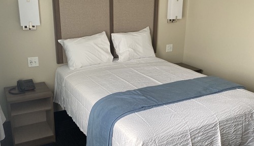 Single Room, 1 Queen Bed