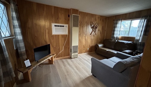 Cottage #3 Snow Day, 2 Bedroom