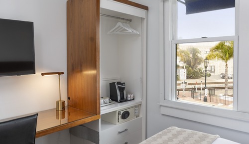 Standard Room, 1 King Bed
