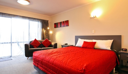 Studio Suite, Jetted Tub