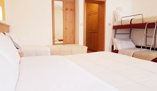 Family Room (2 Adults + 2 Children)