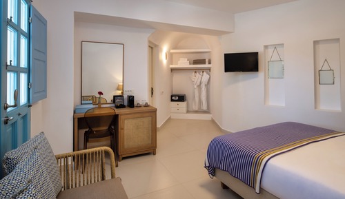 Superior Room with outdoor Hot Tub and Garden View