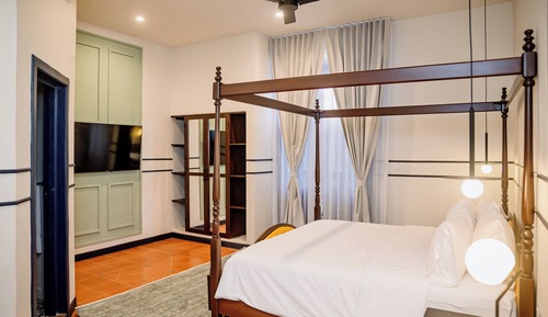 Standard Room, 1 King Bed