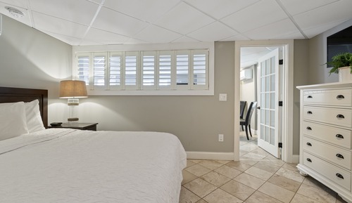Studio Suite, 1 King Bed, Kitchen (stairs required)