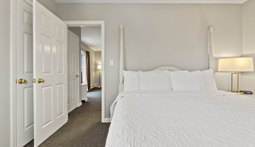 Suite, 1 King Bed (steps to access room)
