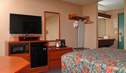 Standard Room, 1 Queen Bed