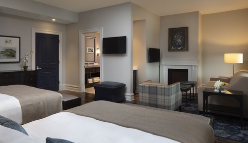 Junior Suite, 2 Queen Beds, Mobility Accessible, Pool View