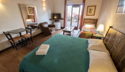 Triple Room, Multiple Beds, Non Smoking, Partial Lake View