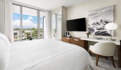Grand Suite, 1 King Bed, Balcony, Corner (Deluxe, Water View)