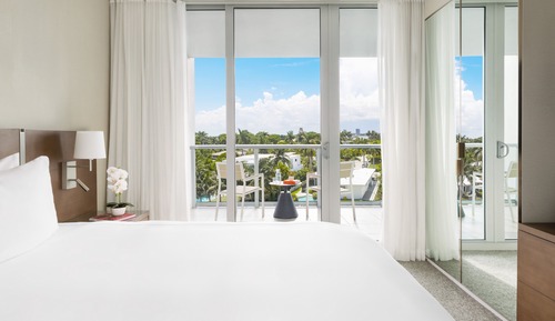 Grand Suite, 1 King Bed, Balcony, Corner (Deluxe)