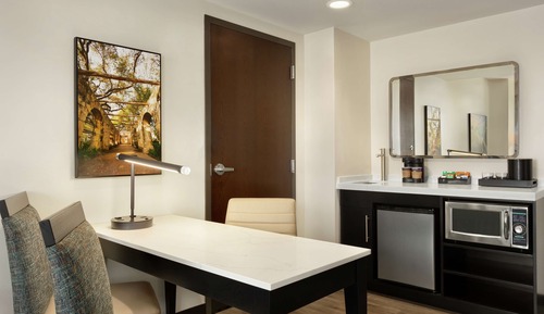 Suite, 1 King Bed, Accessible (Hearing)