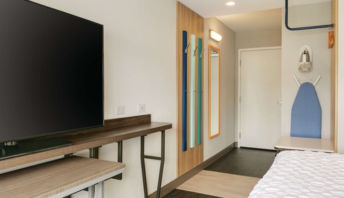 Room, 1 King Bed, Accessible (Hearing)