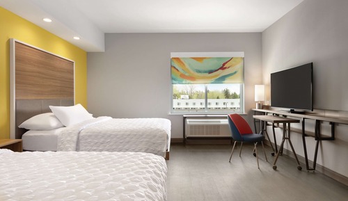 Room, 2 Queen Beds, Accessible, Bathtub