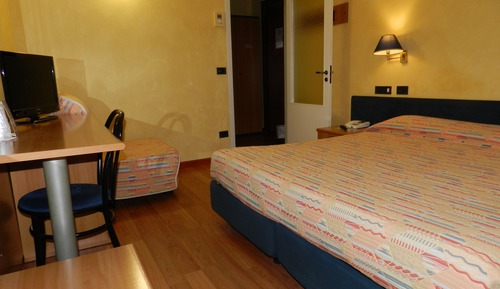 Family Room, Connecting Rooms