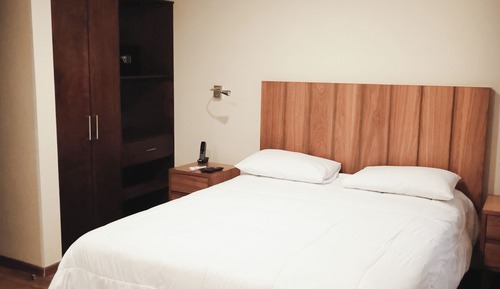 Basic Room, 1 Queen Bed