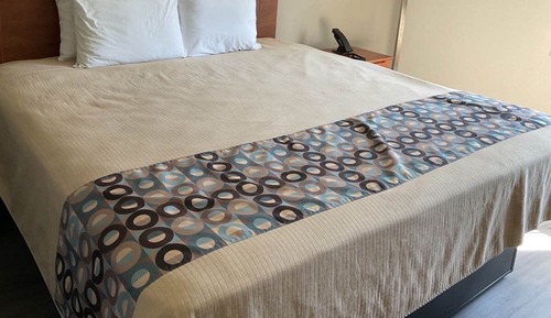 Deluxe Room, 1 King Bed, Non Smoking, Refrigerator & Microwave