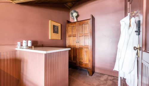 Economy Room, Queen Room 307 Detached Shared Bathroom