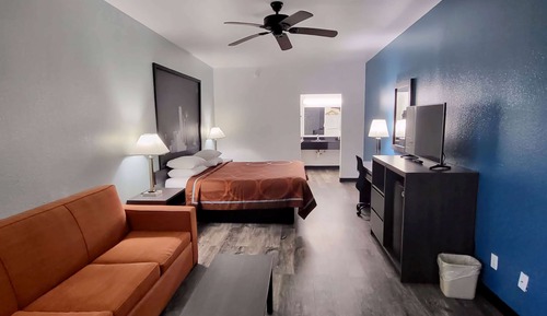 Suite, 1 King Bed, Smoking