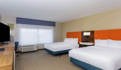 Two Queen Beds, Non-Smoking, Accessible with Bathtub