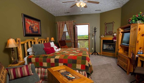 Colorado Springs (Hot Tub, Fireplace with Balcony)