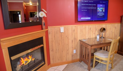 Holly Springs (Hot Tub, Fireplace with Balcony)