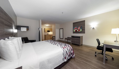 Deluxe Room, 1 King Bed, Non Smoking, Kitchenette