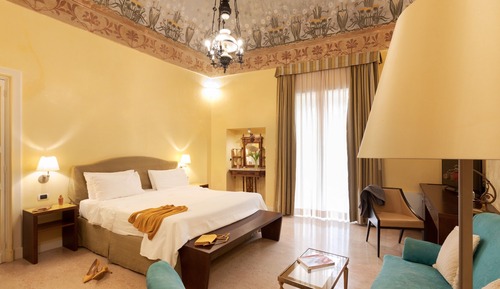 Junior Suite, 1 King Bed, Balcony, Partial Sea View