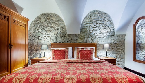 STANDARD ROOM with courtyard view, without daylight