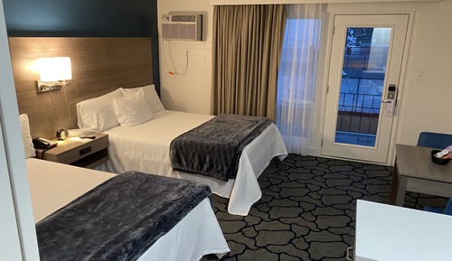 2 Double Room w/Kitchenette