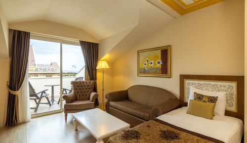 Junior Suite, Partial Sea View