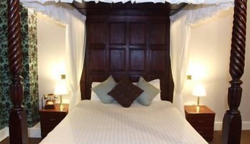 Executive Room (Four Poster)