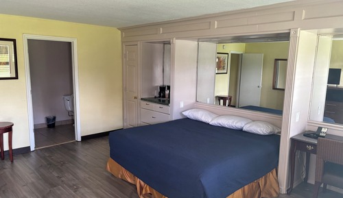 Deluxe Room, 1 King Bed