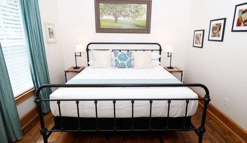 Melrose Cottage (Mills-Pound Cottages) Pet-Friendly