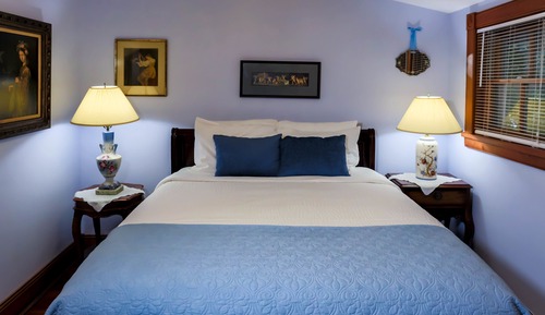 Blue Moon Room (2nd Floor Cushman-Colson House) Not Pet Friendly