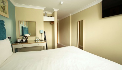 Standard Room, 1 King Bed, Non Smoking (Cozy Room)