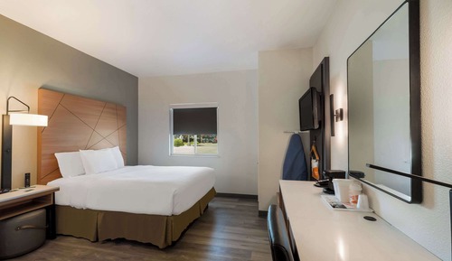 Standard Room, 1 Queen Bed, Non Smoking