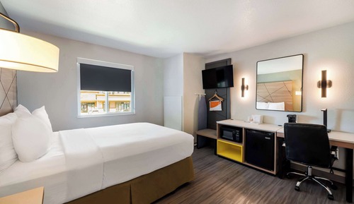 Standard Room, 1 Queen Bed, Non Smoking