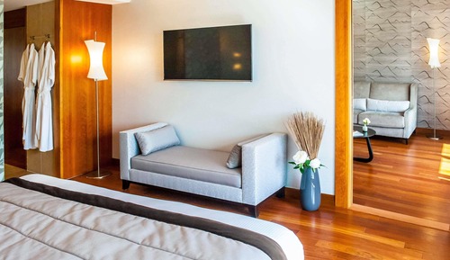 Deluxe Suite, 1 King Bed, Terrace (Grounds view)