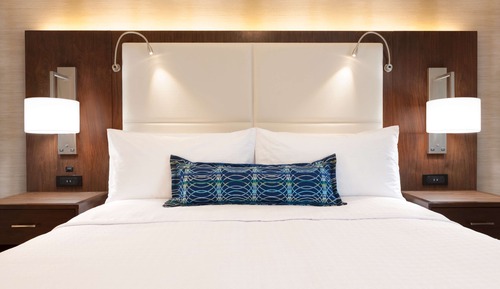 Suite, 1 King Bed, Accessible (Hearing)