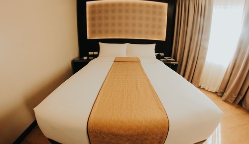 Premier Queen Room (West Wing)