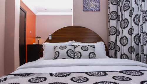Basic Suite, 1 Queen Bed, Non Smoking
