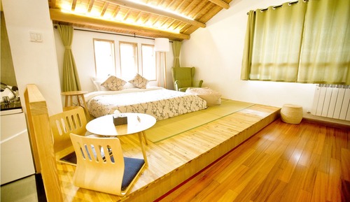 Suite with Mountain View