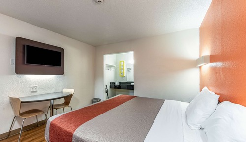 Deluxe Room, 1 King Bed, Non Smoking, Refrigerator & Microwave