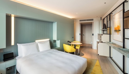 Standard Room, 1 King Bed