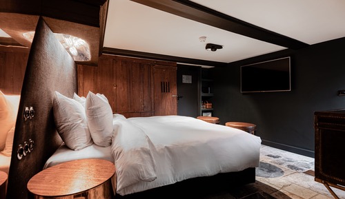 Basement: Deluxe Double Room, bath (The Brewer)