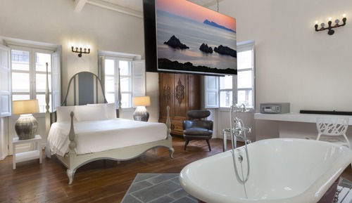 Superior Suite, City View