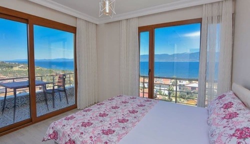 Family Suite, 1 Queen Bed with Sofa bed, Kitchen, Sea View