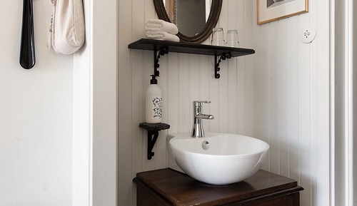 Double Room (Shared bathroom)